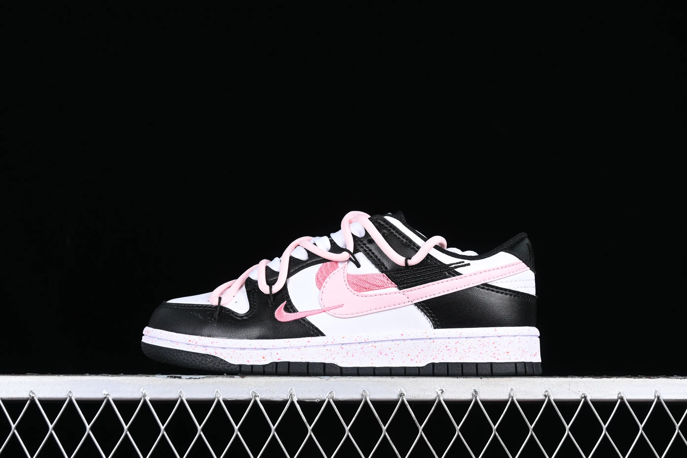 All Categories Nk SB Dunk Series Nk SB Dunk Low Low-top sneakers Nk Dunk Low "Multi Color" Vibrant three hooks Customized version of deconstructed strap casual sneakers FD4623-131